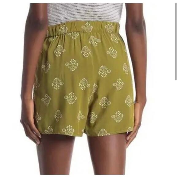 Madewell Green Pull On Shorts - Picture 2 of 5